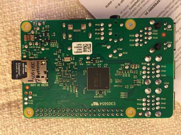 Insert the micro SD card like this.