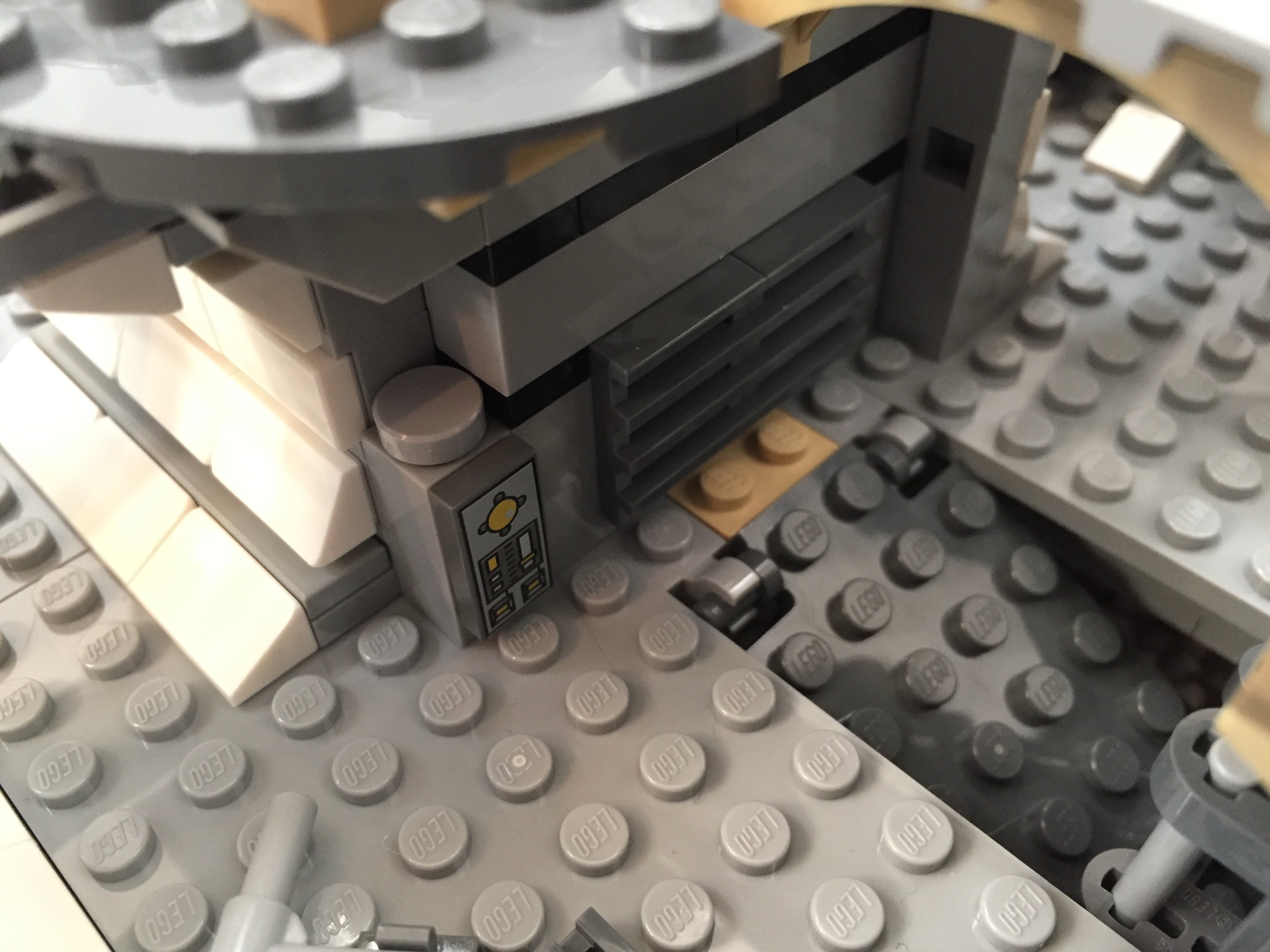 Millennium-Falcon-entryway-interior-down.jpg