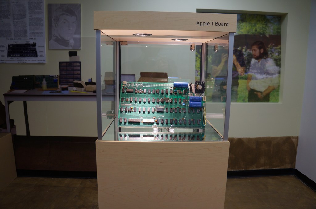 VCFSE 2.0, Computer Displays, Apple I Motherboard