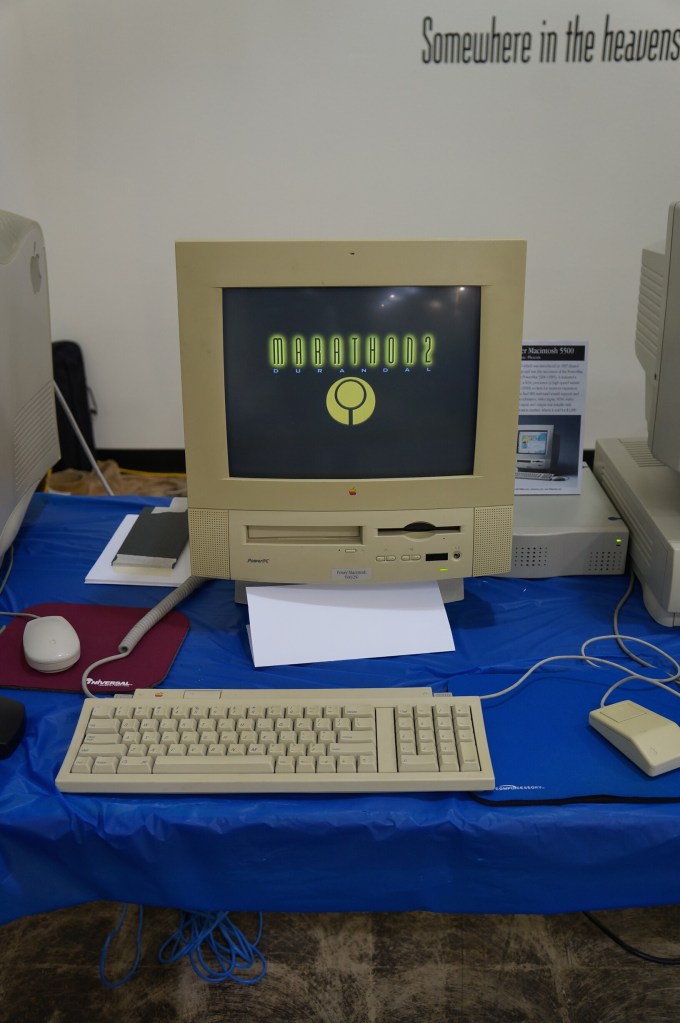 VCFSE 2.0, Exhibition Hall, Apple Power Macintosh 5500/250