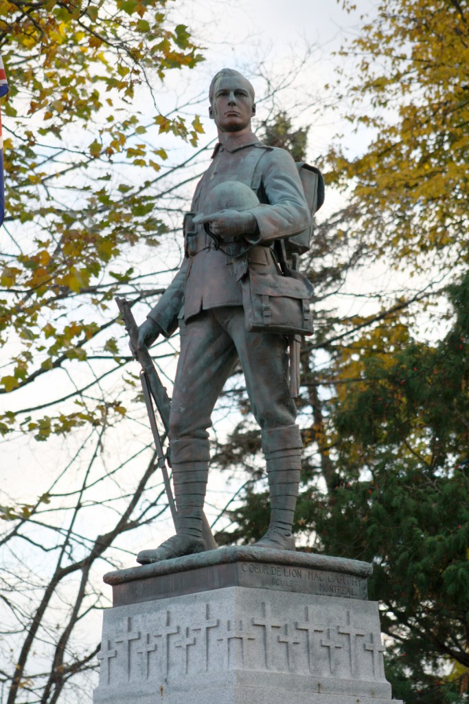 Coeur de Lion MacCarthy's War Memorial Statue in Niagara Falls, Canada