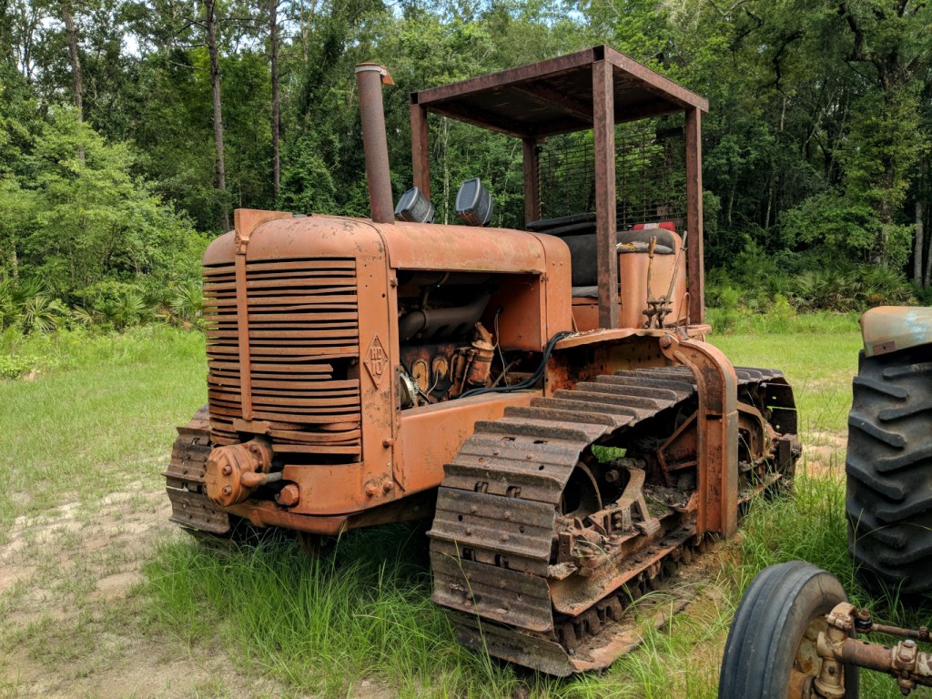  Allis-Chalmers HD10 crawler tractor three-quarter view
