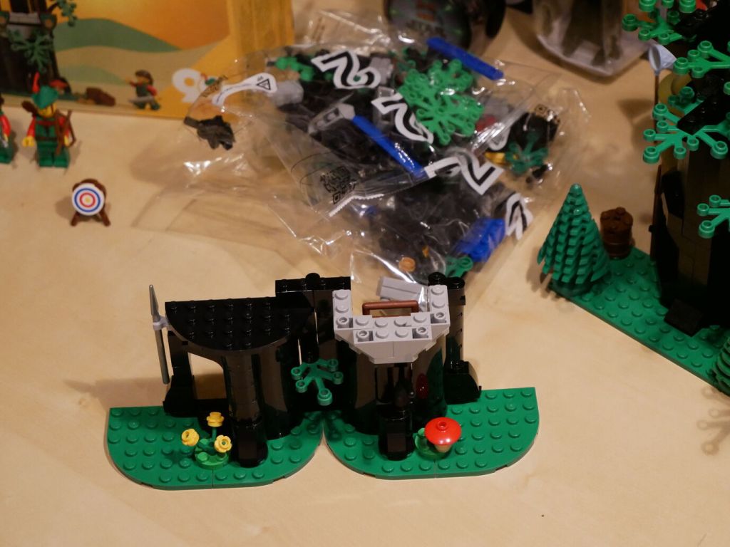 Forest Hideout (40567) build