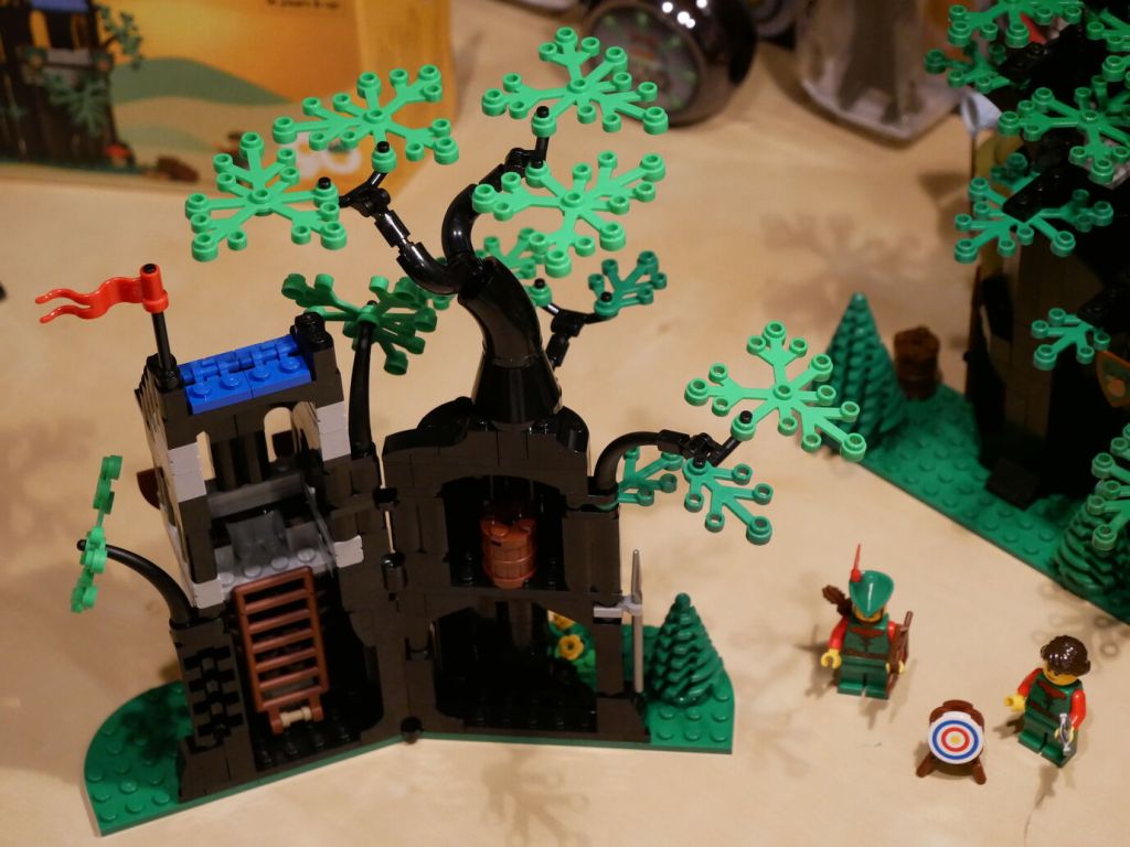 Forest Hideout (40567) build