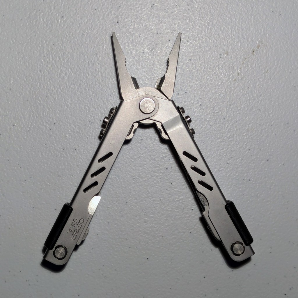 Gerber Multi-Plier 400 Compact Sport, pliers extended and handles open