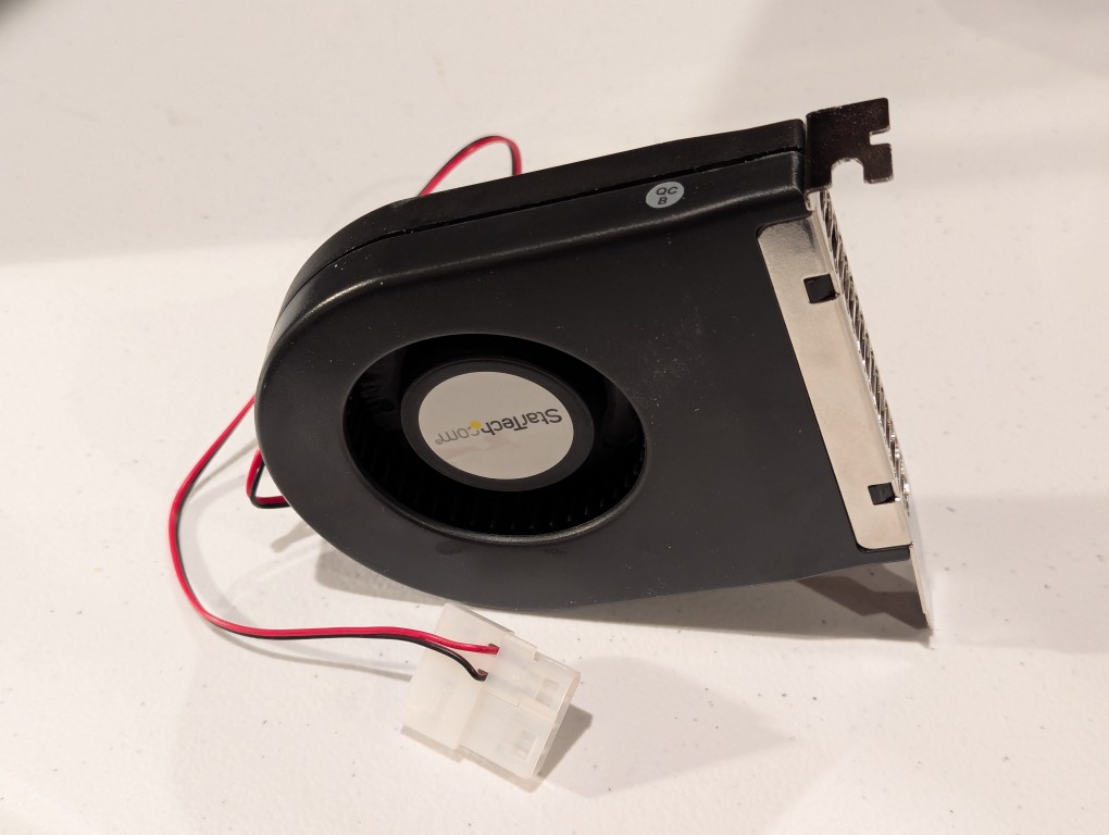 PC case slot fan with molex power connector