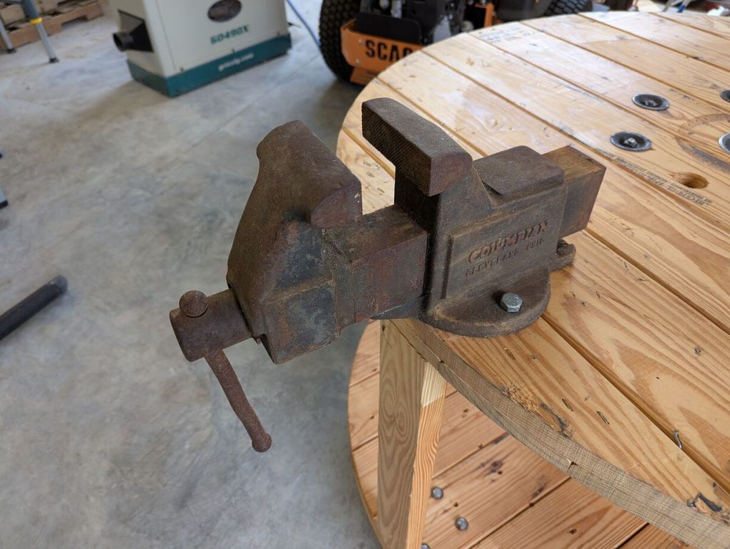 vice mounted on top of round workbench